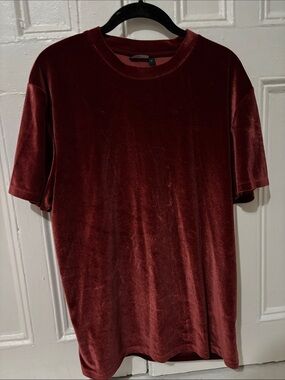 Men's Short-Sleeve Velvet Tee in Deep Burgundy